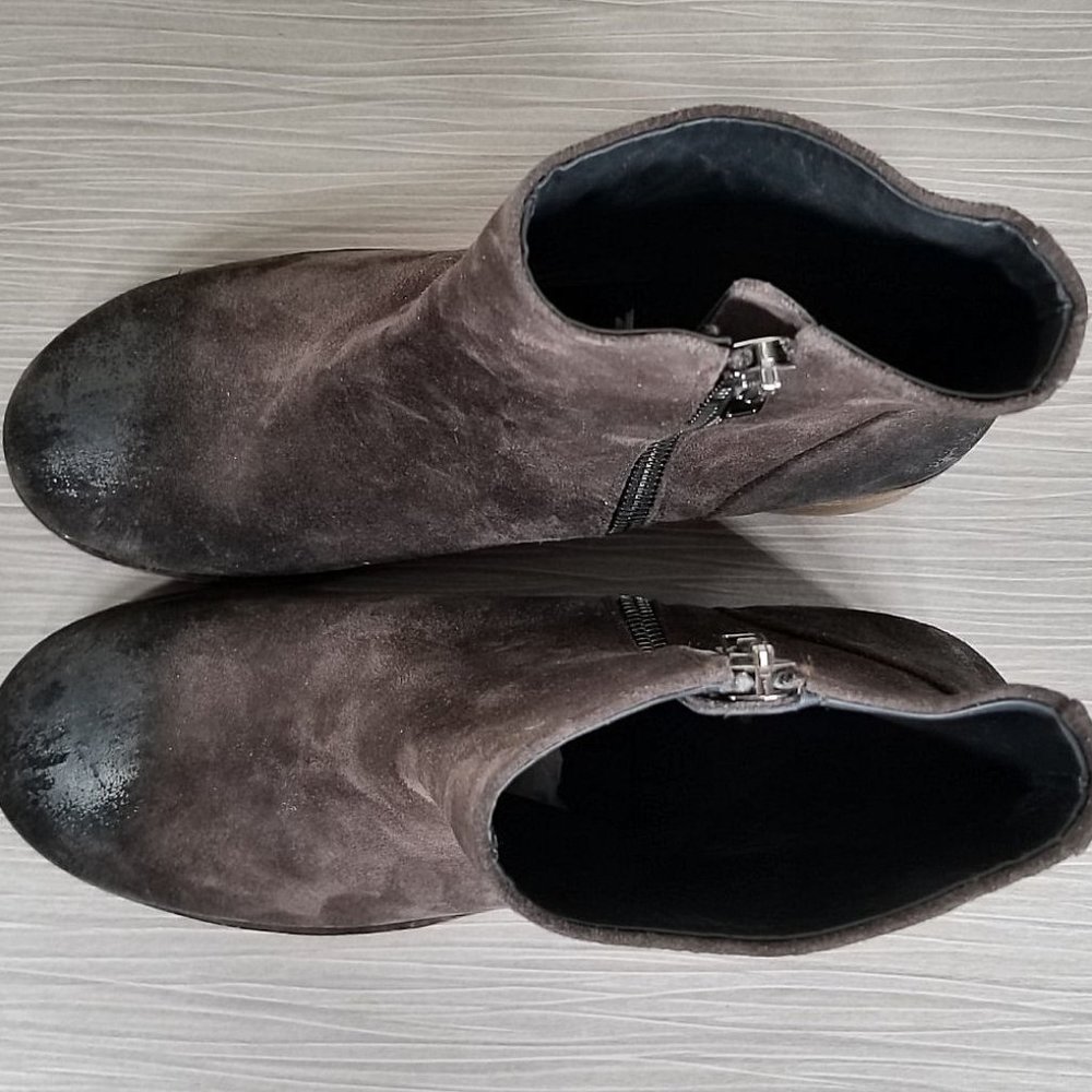 Vince 'Ruth' Block Heel Bootie, Peat (Brown) Suede, Womens Size 5.5 / 35.5 - Picture 8 of 9